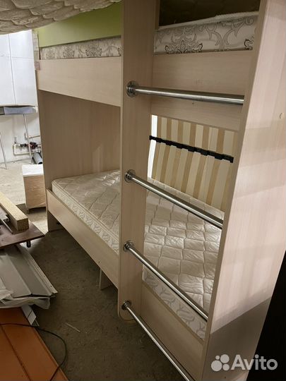 Кровать двухьярусная +2 матраса