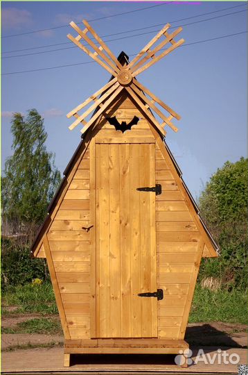 Уличный туалет деревянный