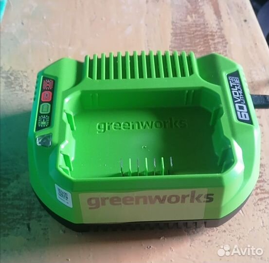 Аккумуляторный снегоуборщик-снеголопата greenworks