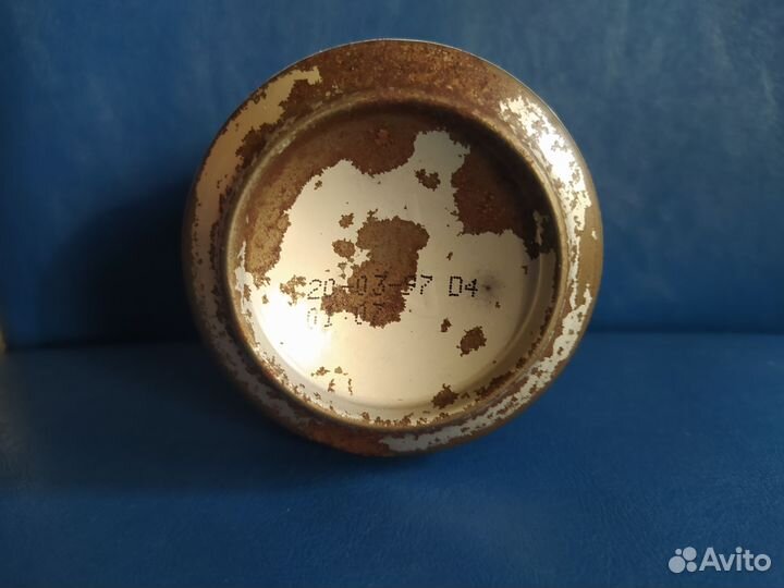 Пустая банка от водки,черная смерть