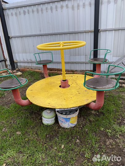 Детская карусель уличная