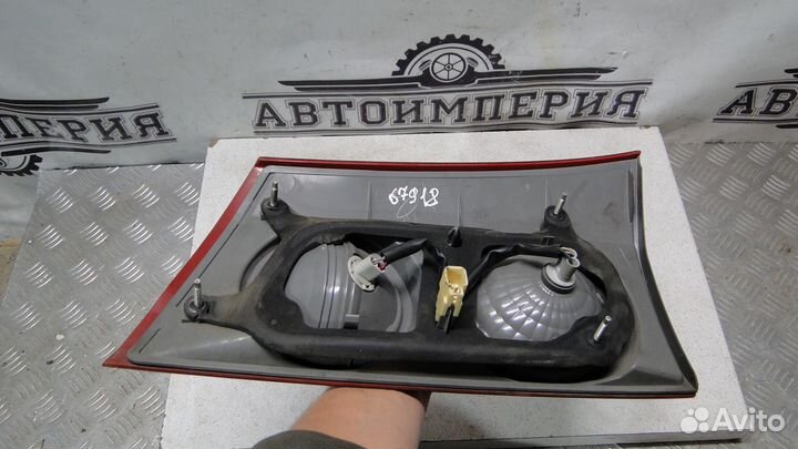 Фонарь крышки багажника Toyota Sienna 2 2007 3.5