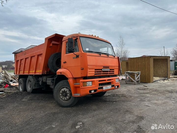 Водитель самосвала камаз