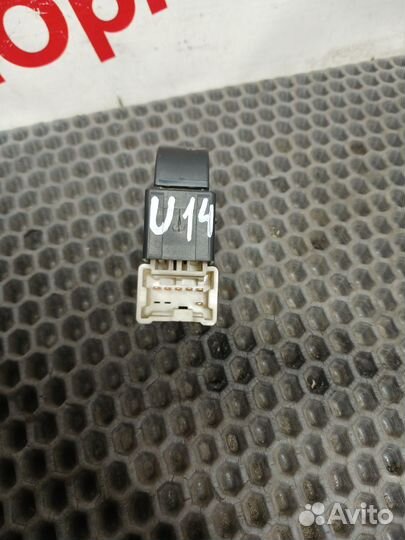 Кнопка стеклоподъемника Nissan Bluebird U14