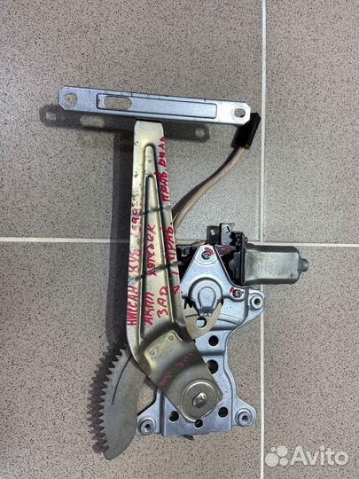 Стеклоподъемник задний правый Nissan Cube 1999 г