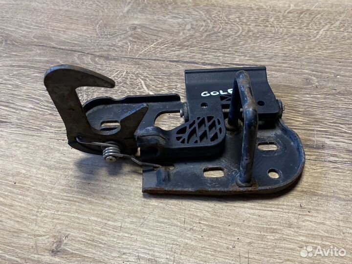 Volkswagen golf 5 plus крюк капота,замок