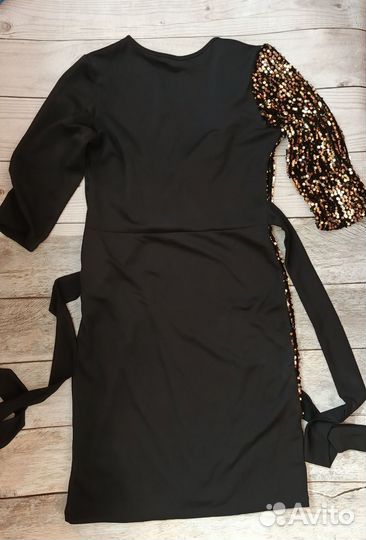 Платье нарядное 44 46