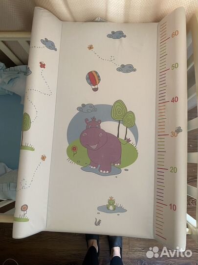 Пеленальная доска на кроватку