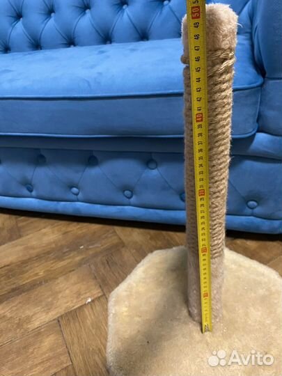 Когтеточка и игрушка для кота