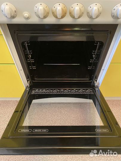 Плита электрическая в хорошем состоянии