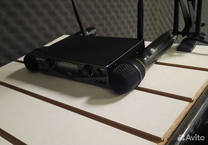 Radiowave UHM-802 микрофонная радиосистема