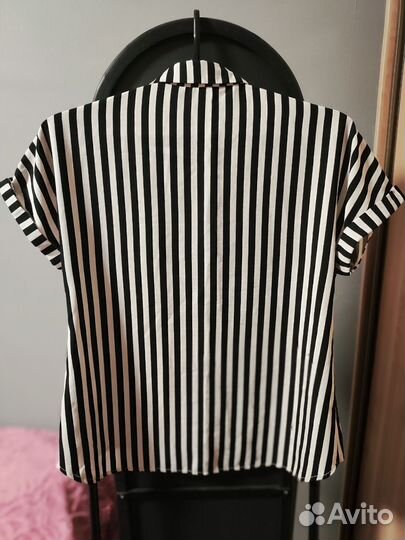 Рубашки женские (белая и чёрно-белая в полоску)