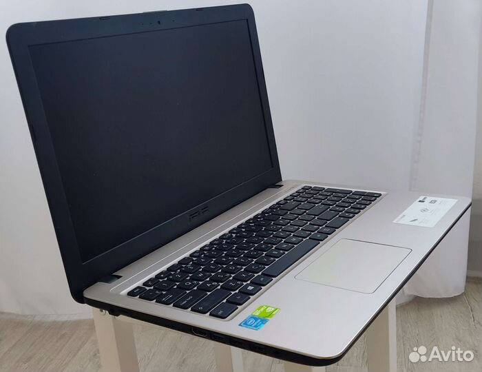 Asus R540 4-ядра, 2 видеокарты