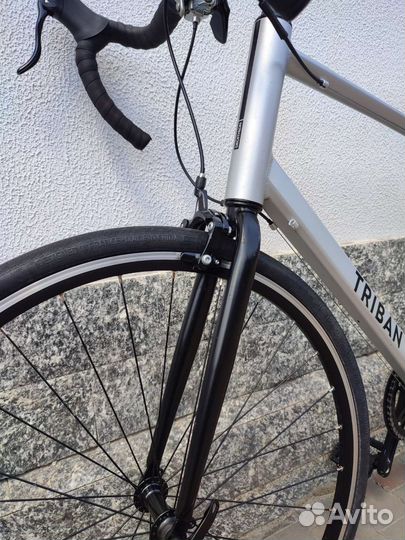 Рама велосипеда с запчастями