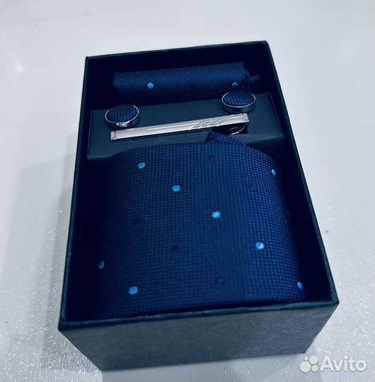 Галстук, зажим для него и запонки