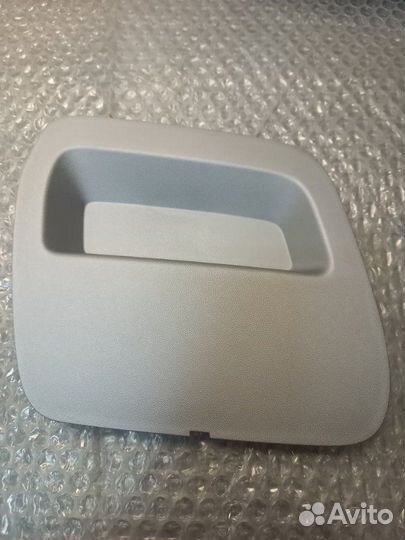 Заглушка буксировочного крюка передняя левая