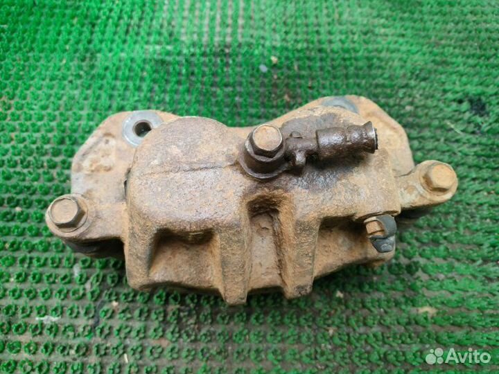 Суппорт передний левый Ssangyong Rexton Y200 D27DT