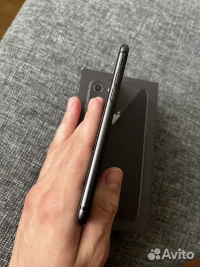 iPhone 8, 64 ГБ