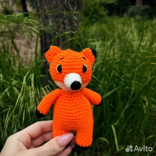 Вязаные игрушки зайки, мишки