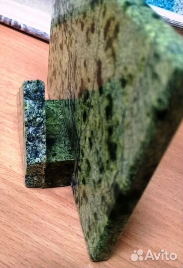 Плитка из змеевика