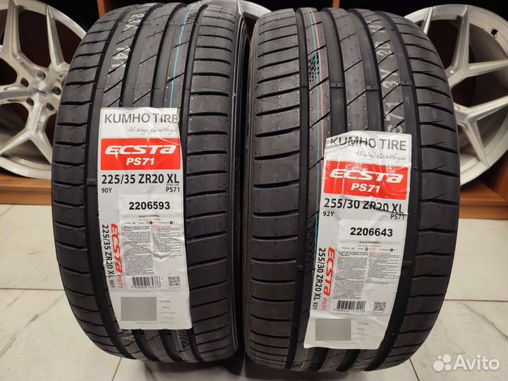 Kumho Ecsta PS71 225/35 R20 и 255/30 R20 92Y