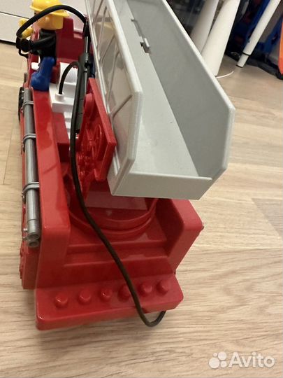 Пожарная машина и парковка