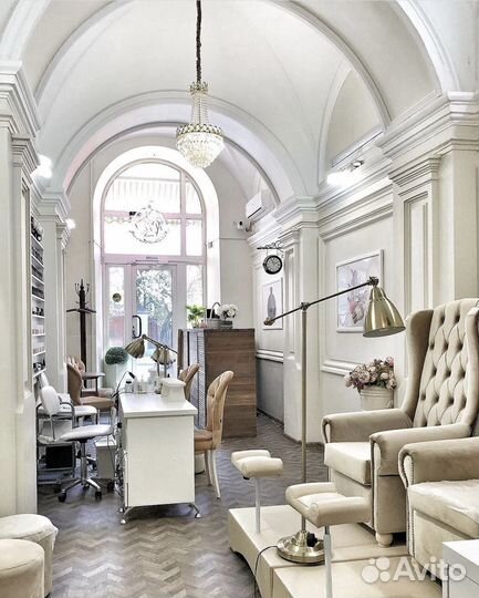 Требуется Администратор в маникюрный салон