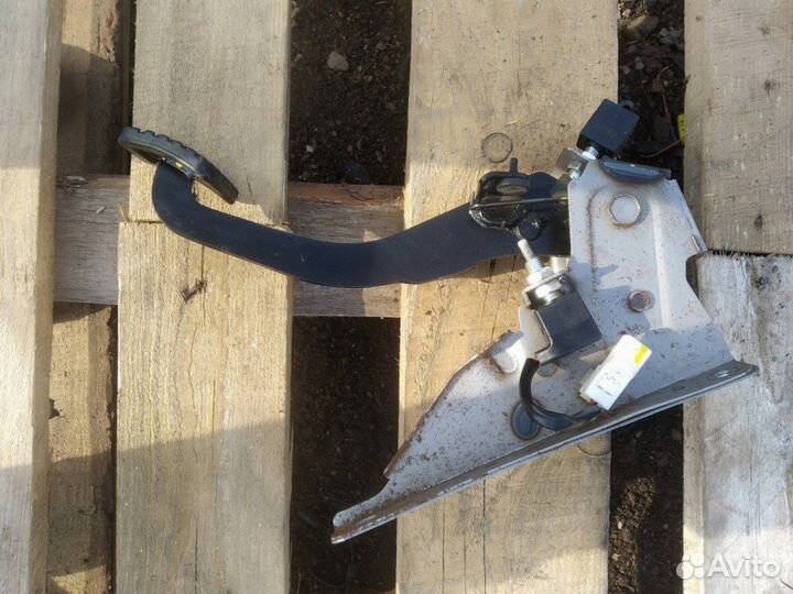 Педаль сцепления Hyundai Solaris седан 1.6 2014