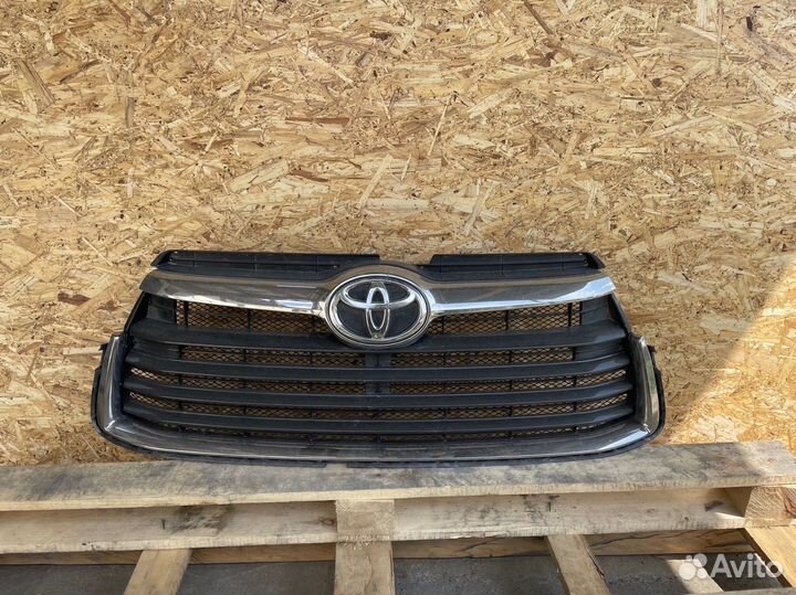 Решетка радиатора Toyota highlander