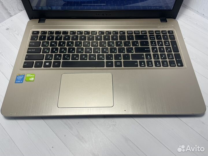Игровой ноутбук Asus i3/12gb/2видеокарты/SSD