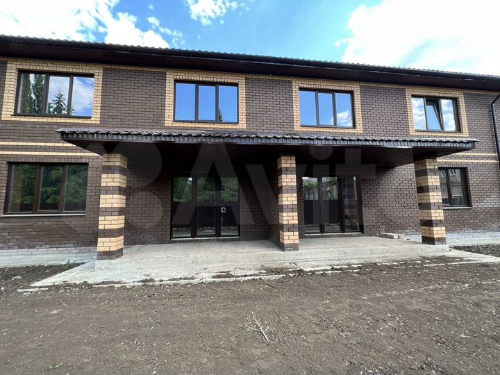 Дом 193,6 м² на участке 2,8 сот.