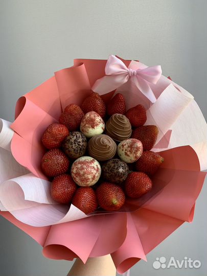 Клубника в шоколаде букеты