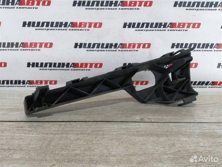 Кронштейн переднего бампера правый Ford Focus 2