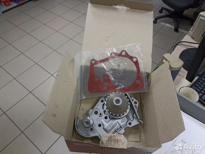 Насос системы охл двигателя 7701478018