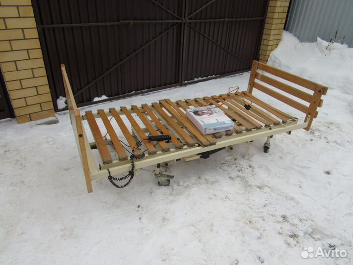 Кровать для лежачих больных с электроприводом