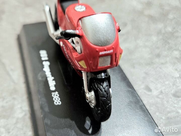 Модель мотоцикла ducati 851 Superbike 1988