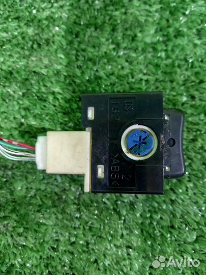 Кнопка режимов кпп toyota mark II wagon blit GX110 1GFE 2004