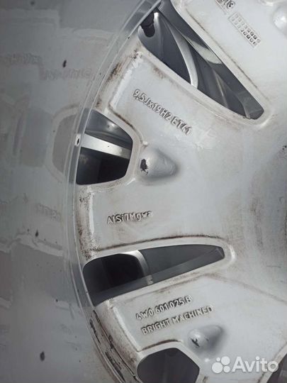 Для Bentley R19 оригинал с зимними шинами Yokohama