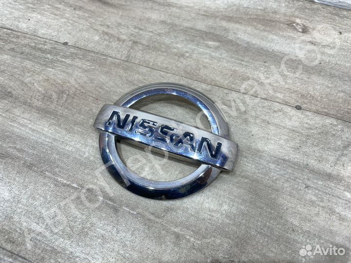 Эмблема задняя Nissan Qashqai J11