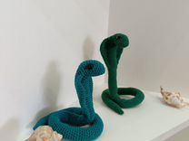 Вязаные змейки ручной работы