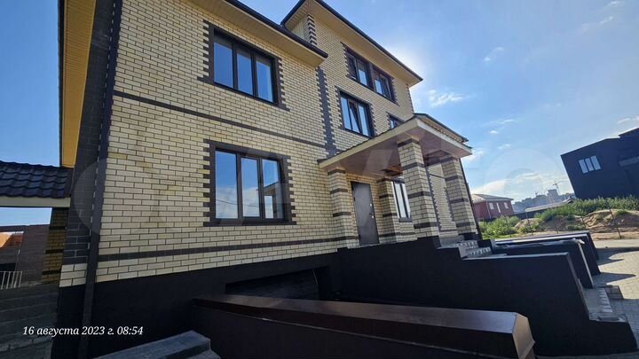 Таунхаус 202 м² на участке 2,7 сот.