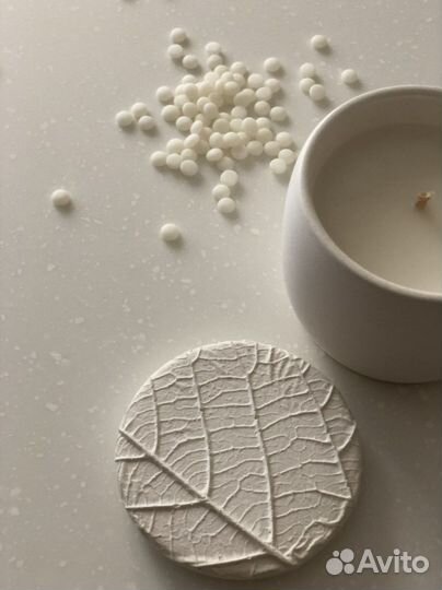 Свеча из оливкового премиального воска в гипсе