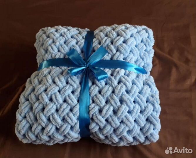 Плед ручной работы из плюшевой пряжи Alize puffy