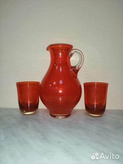 Кувшин и два стакана