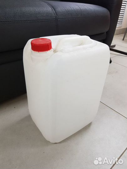 Продам канистры 20 литров
