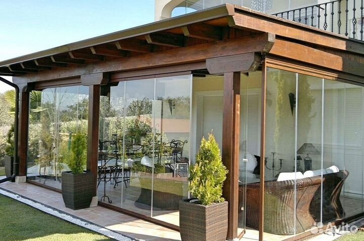 Безрамное остекление террасы, веранды, беседки