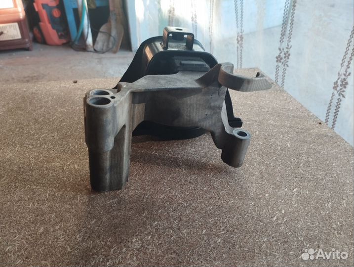 Подушка двигателя