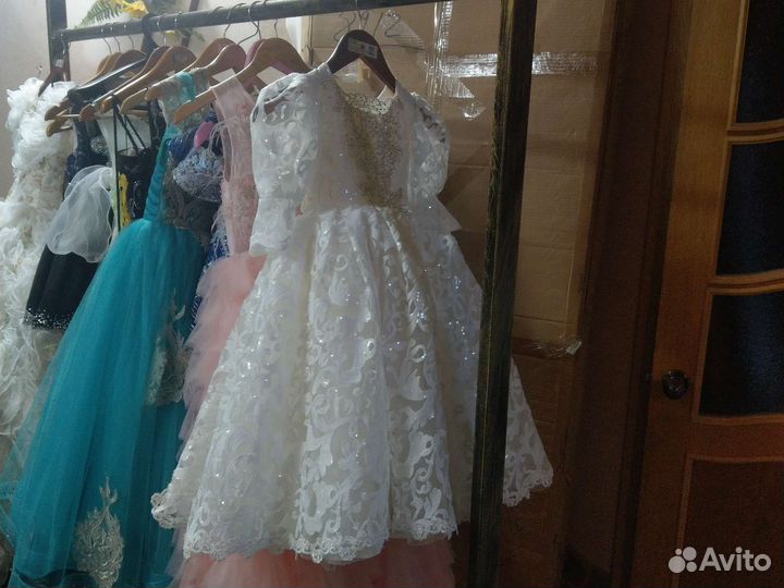 Детские нарядные платья и костюмы