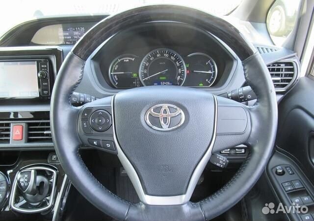 Консоль магнитофона Toyota Voxy/Noah/Esquire