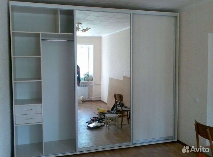 Шкаф с зеркалом